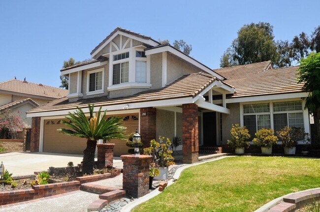 Building Photo - 206 Goldenrod Dr Rental