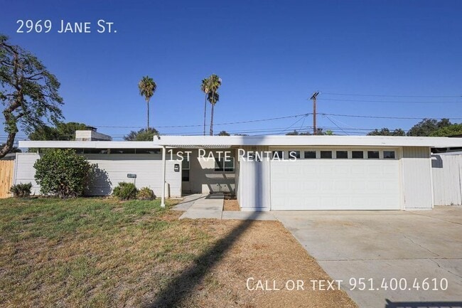 Photo - 2969 Jane St