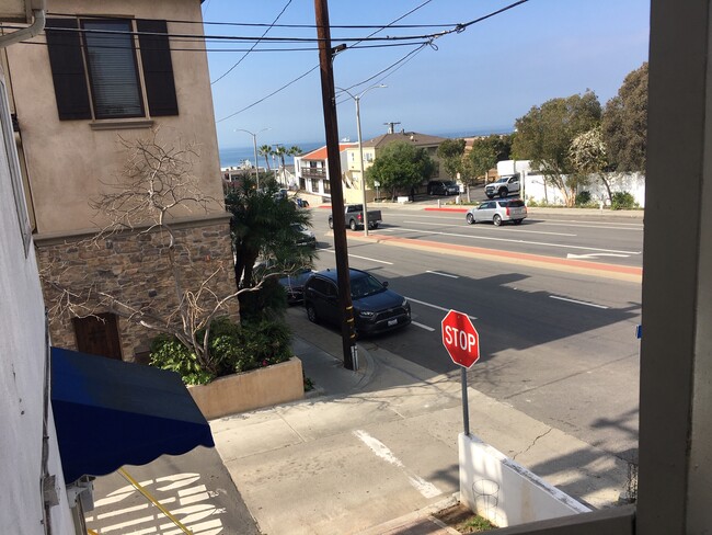 Building Photo - 416 Rosecrans Ave Unit #A Rental