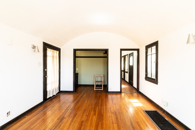Photo - 836 Silverlake Blvd-