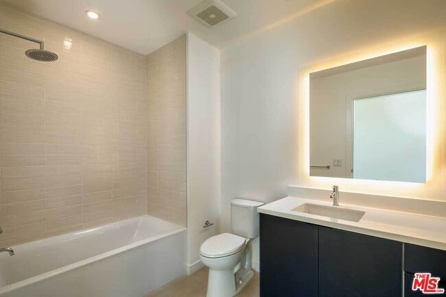 Photo - 3223 Wilshire Blvd Unit 204