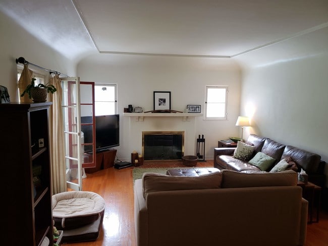 Family/living Room - 2090 E Mountain St