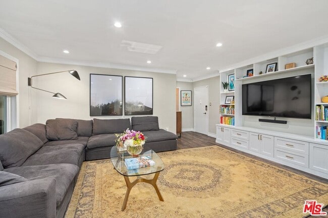 Photo - 960 Larrabee St Unit 105