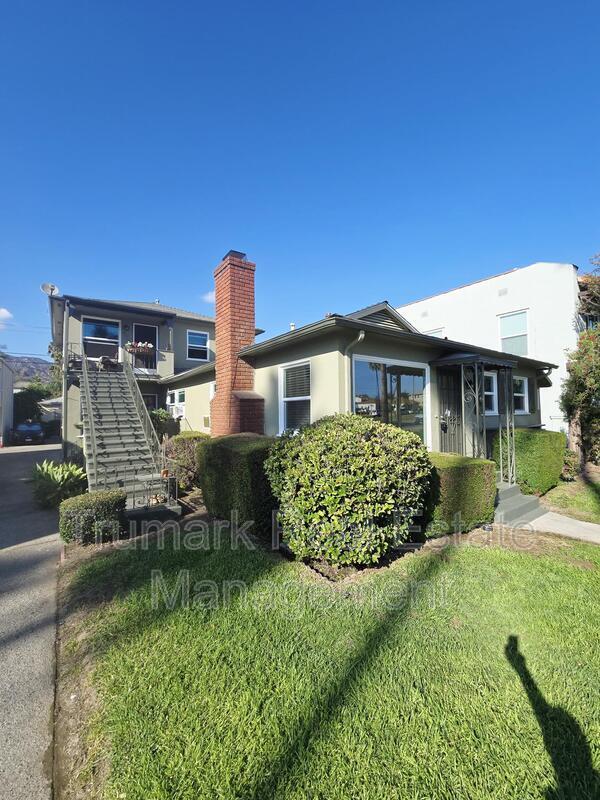 Photo - 649 W Glenoaks Blvd