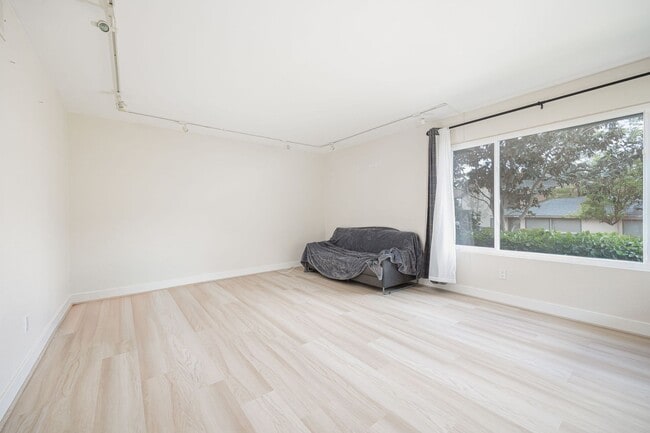 Photo - Gorgeous 2 Bedroom Townhouse in the Heart of Mira Mesa!