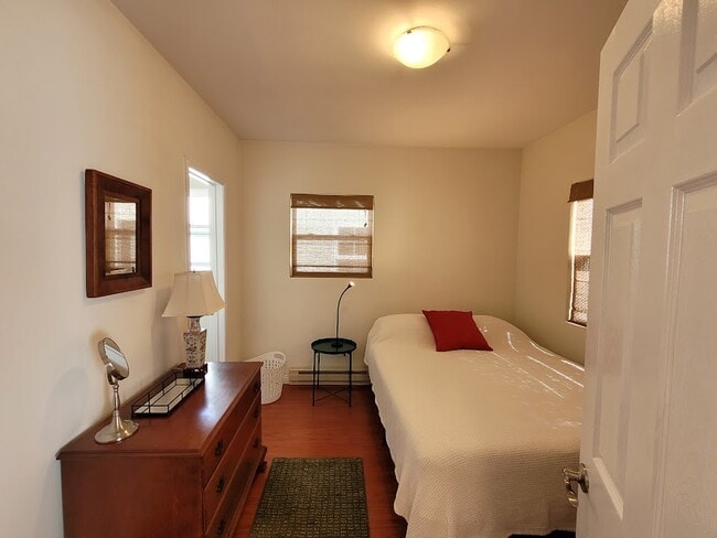 Queen Bedroom - 1814 Arizona Ave Unit 1814