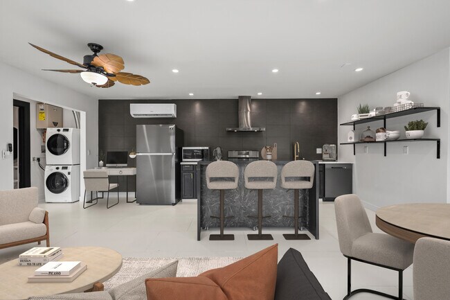 UNIT 1139 - 1139 Bellevue Ave.