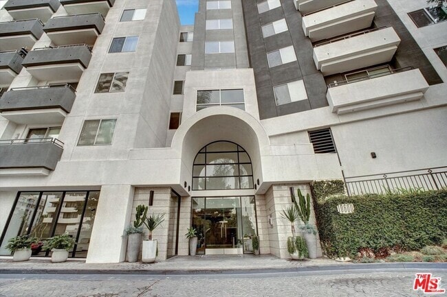 Building Photo - 10600 Wilshire Blvd Rental