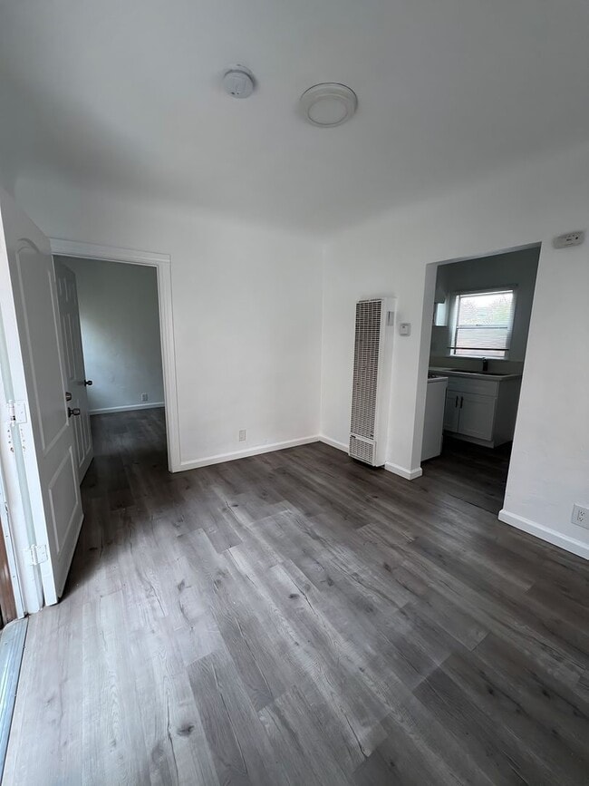 Photo - 542 W 49th St