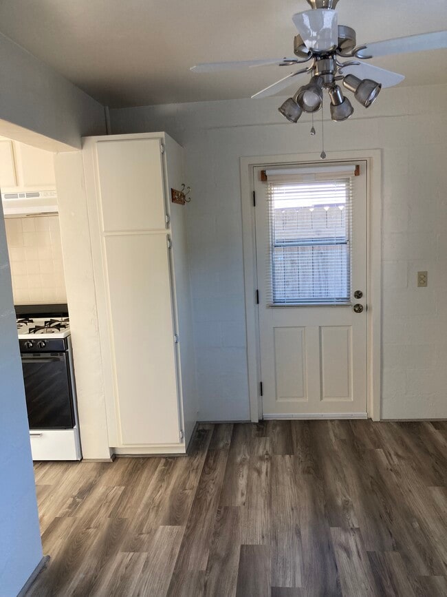 Photo - 1278 E Collins St