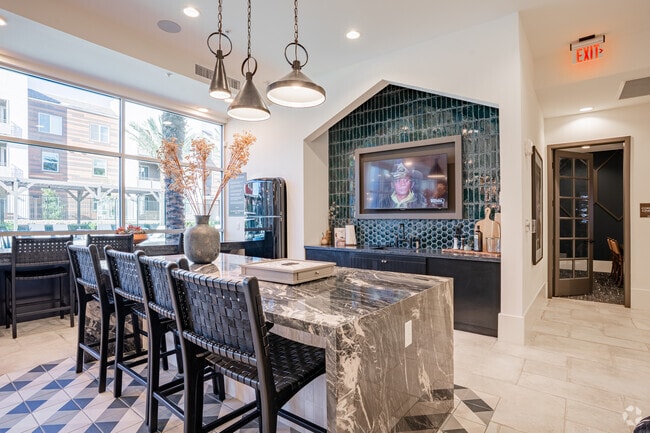 The Retreat - Private Resident Lounge - Norco Valley