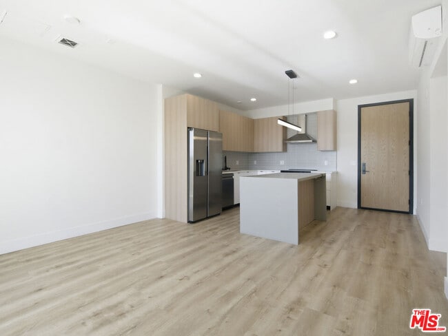 Photo - 5657 Virginia Ave Unit 302