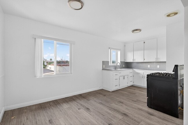 Photo - 216 E Burnett St Unit 2