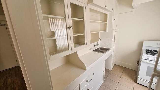 Photo - 1326 W 11th St Unit 304