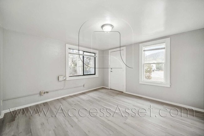 Photo - 242 N Chestnut St Unit 2