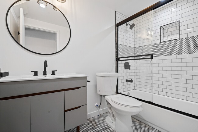 Bath 1 - 2318 W 2nd St Unit 2320.5