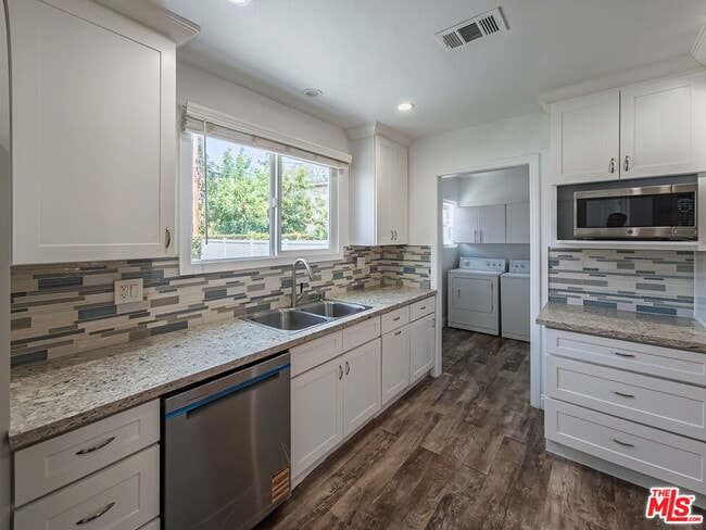 Photo - 723 W Doran St