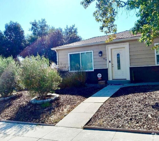Building Photo - 917 N Los Robles Ave Rental