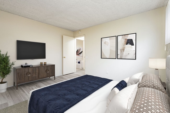 Photo - 530 N Wilson Ave Unit 5