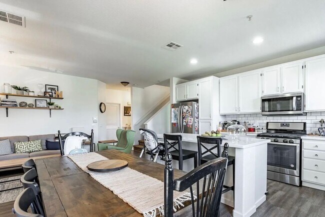 Photo - Amazing Townhouse For Rent