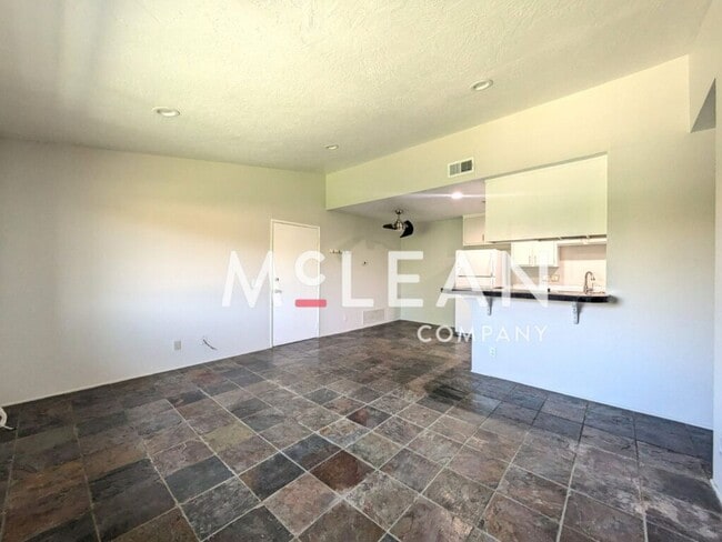 Building Photo - Stylish 2-Bedroom Condo with Stunning View...