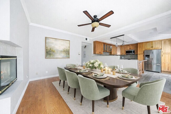 Building Photo - 14937 Dickens St Unit 109