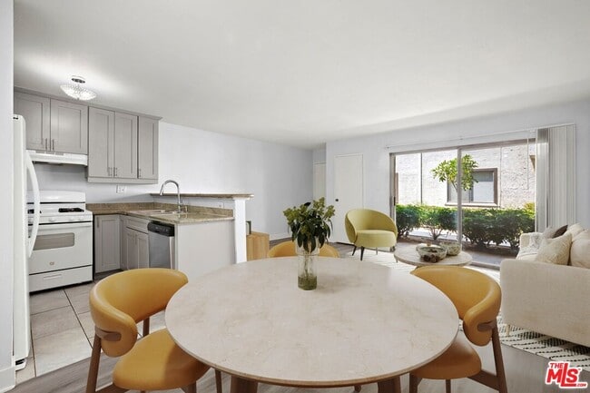 Photo - 18530 Hatteras St Unit 115