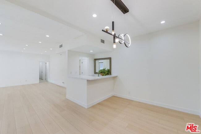 Photo - 1727 S Bentley Ave Unit 207