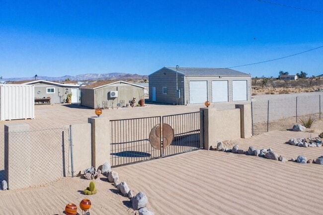 Building Photo - 2467 Sand Dr