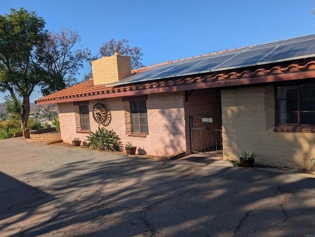 Building Photo - 9738 Lakeview Rd