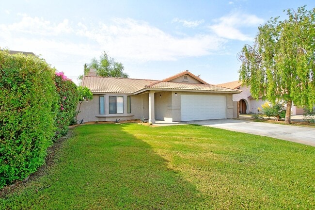 Photo - 78615 Bottlebrush Dr