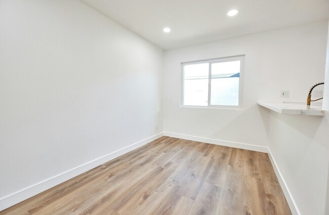 Photo - 232 W 3rd St