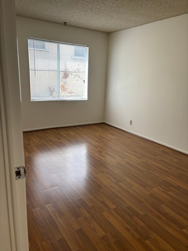 Photo - 321 N Kenmore Ave Unit 104