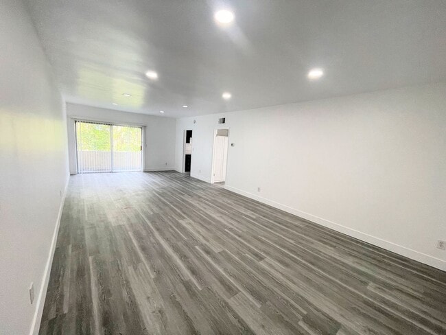 Photo - 1bd/1ba, Gorgeous, private unit with balcony, with parking in Sherman Oaks! Unit 207
