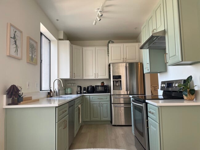 Kitchen - 625 S Berendo St Unit 307