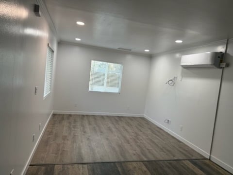 Photo - 454 E 63rd St