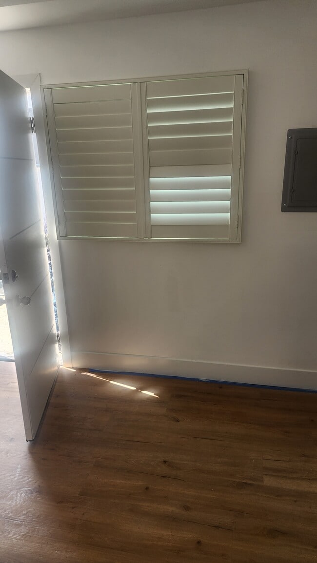 Photo - 6067 Comey Ave