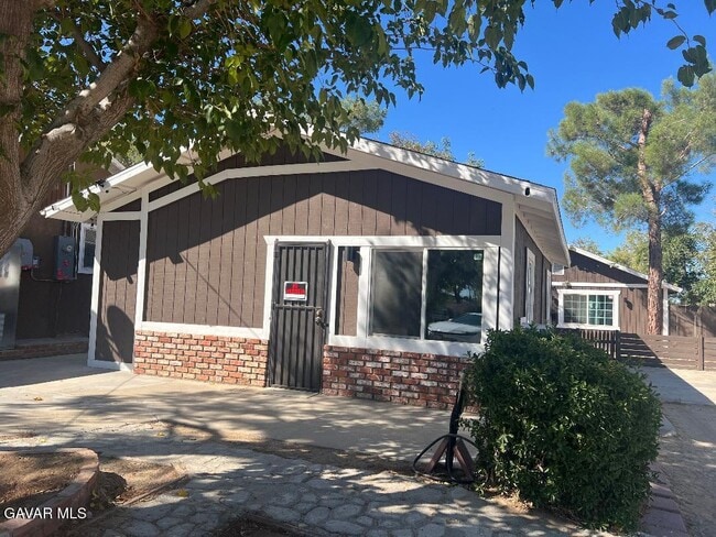 Photo - 43119 7th St E