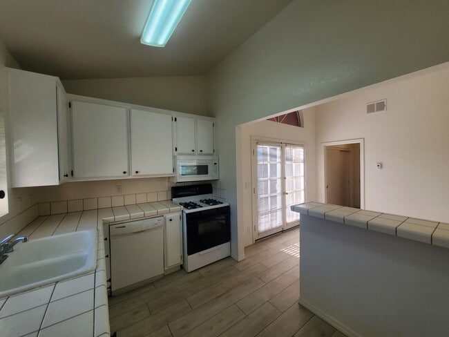 Photo - 1510 Unit 1510B