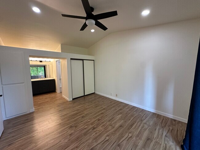 Photo - 7130 Woodlake Ave Unit E