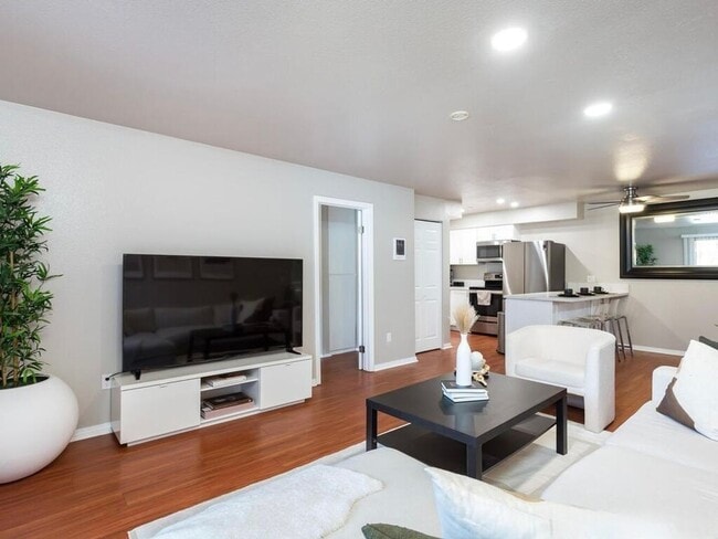 Photo - Spacious 2 BD/2BA, condo available for ren... Unit 27