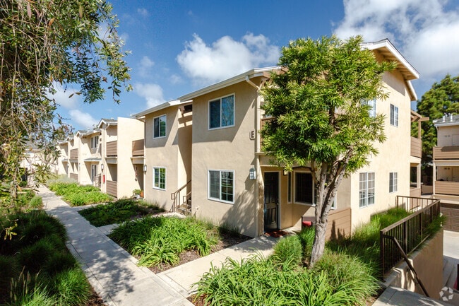 Building Photo - Madison Newport Apartment Homes