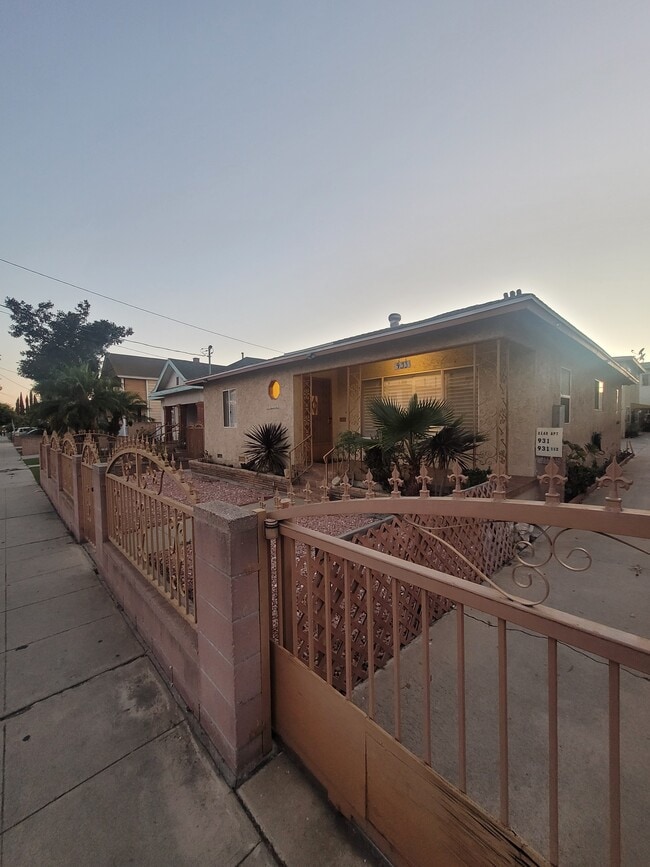 Building Photo - 933 Island Ave