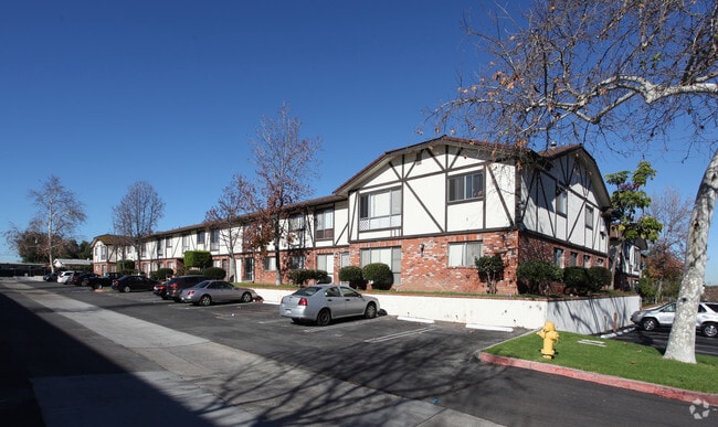 Building Photo - Windsor Heights