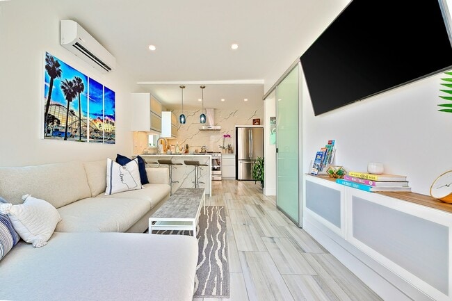 Building Photo - 732 Ventura Pl Unit 4