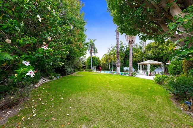 Photo - 4 bed 3 bath POOL on HUGE Lot!