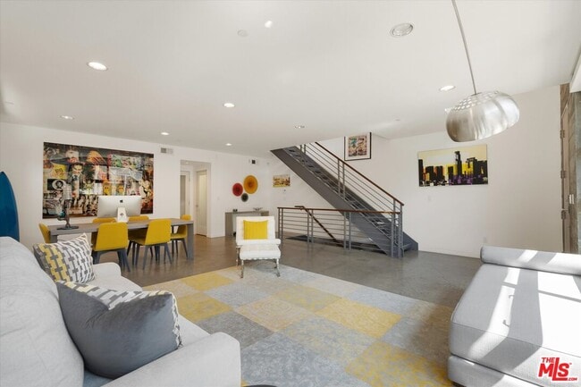 Photo - 1410 Innes Pl