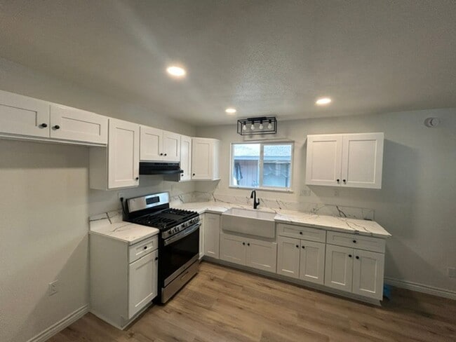 Photo - 448 Victoria Ln