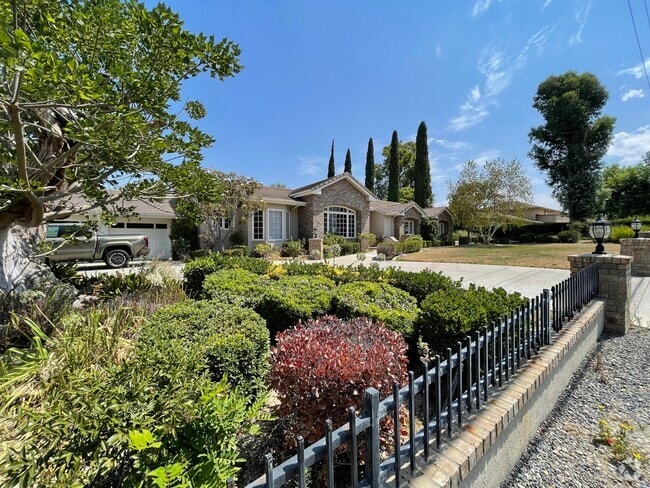 Building Photo - 19077 Oriente Dr Rental