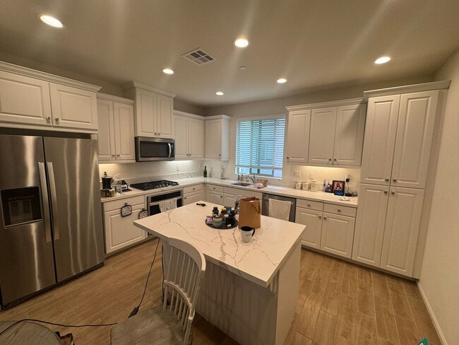 Photo - Beautiful 3-Bedroom Home in Vista – Modern...